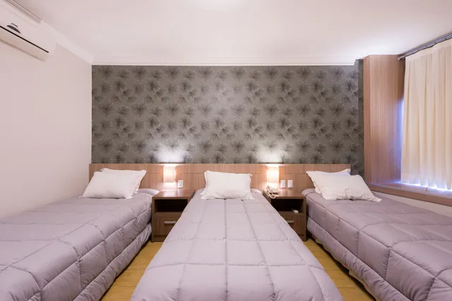 Master, Triple, Twin Beds، Hotel Continental Inn 1/10