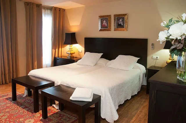 غرفة سوبيريور بسرير مزدوج، Hostal Tres Soles 2/3