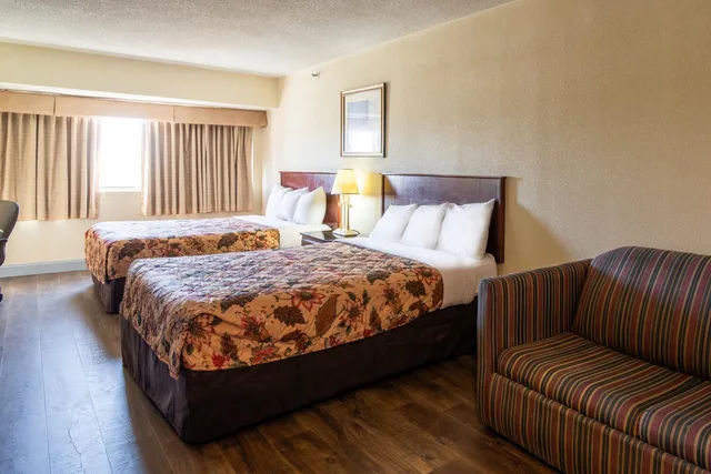 Deluxe, Double Bed, Rodeway Inn 1/8