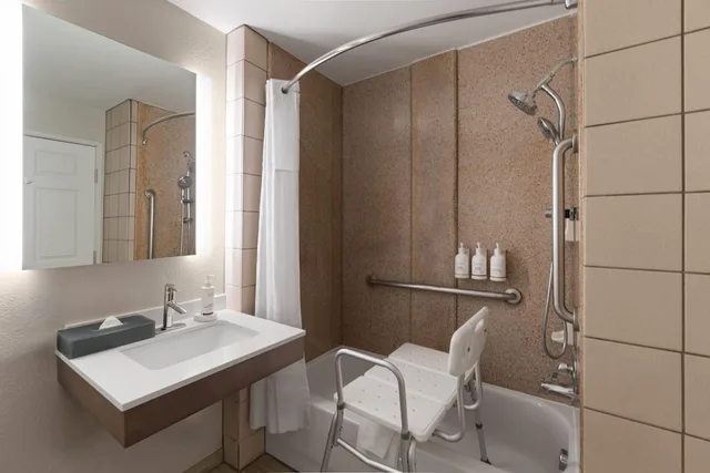 غرفة بسرير كينج لذوي الإعاقة، La Quinta Inn & Suites by Wyndham Gallup 10/10
