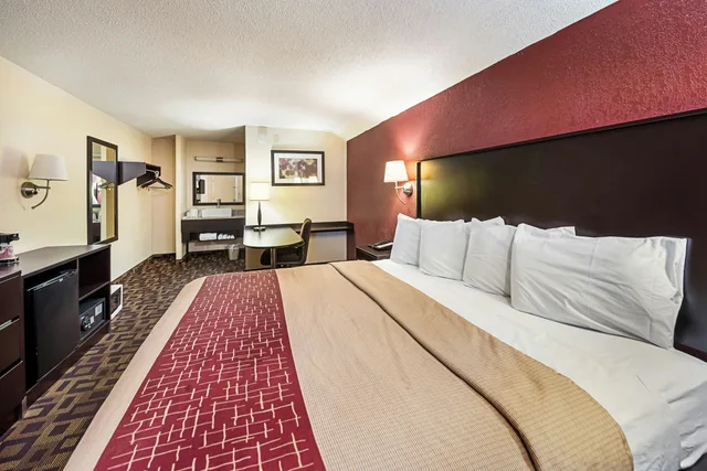 غرفة سوبيريور بسرير كينج، Red Roof Inn Anderson 1/3