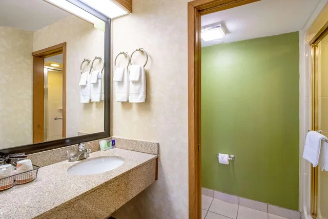 غرفة بسرير كوين، Sleep Inn Sioux Falls Airport, SD 4/6
