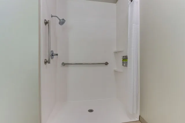 غرفة قياسية بسرير كينج لذوي الإعاقة، Holiday Inn Express & Suites Corbin, an IHG Hotel 5/5