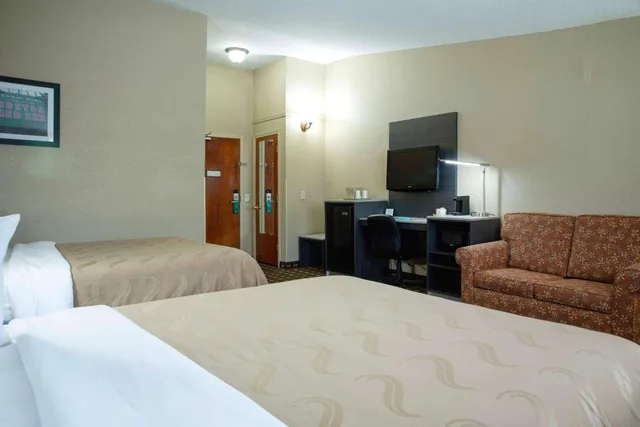 Deluxe, 2 Queen Beds, Quality Inn Raynham - Taunton 2/10