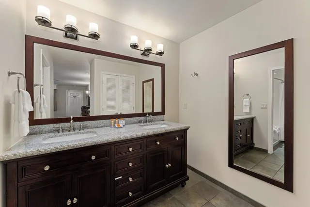 غرفة تقليدية بسريرين كوين، Redwood Hyperion Suites 8/8