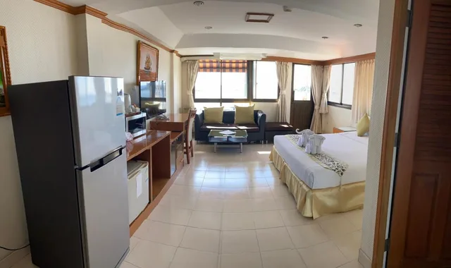 غرفة ديلوكس بسرير مزدوج أو سريرين منفصلين بإطلالة على البحر، Seaview Hotel Sriracha 4/10