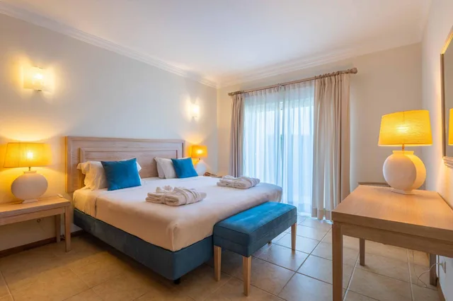 2 Bedrooms, Apartment, Twin Beds, Queen Bed, Pool View, Sofa, Vale D'oliveiras Quinta Resort And Spa 2/3