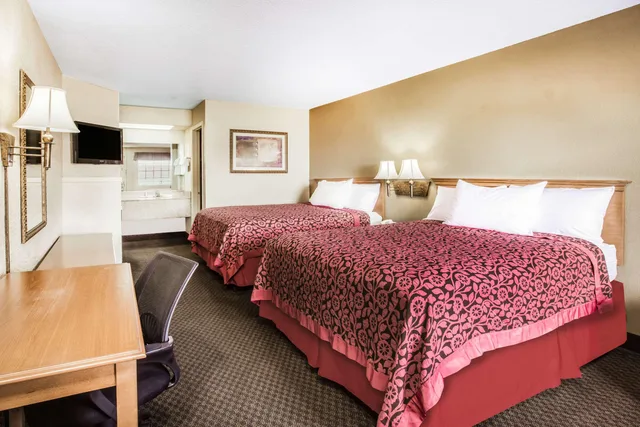غرفة بسريرين كوين، Days Inn by Wyndham Tallulah 1/2