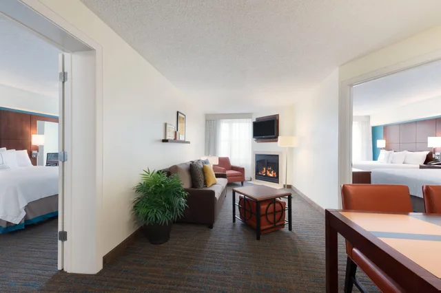 استوديو بسرير كينج مع أريكة، Residence Inn Oklahoma City Downtown Bricktown 1/2