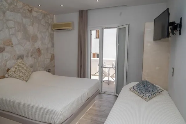 Junior Suite, Studio, 3 Beds, Balcony، Katerina Roza Studios 3/10