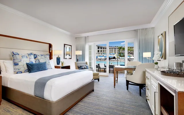 Room, King Bed, Courtyard Area, Balboa Bay Resort 1/10