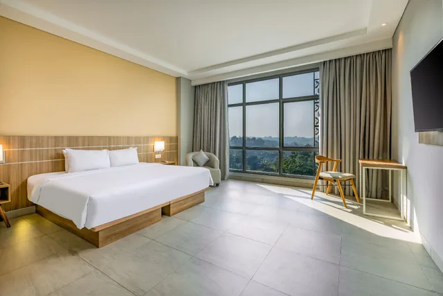 غرفة ديلوكس تنفيذية بسرير مزدوج، Hotel Santika Gunung Kidul 2/2