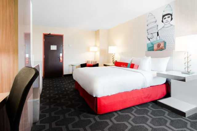غرفة بسرير كينج في طابق مرتفع، The Curtis Denver a DoubleTree by Hilton Hotel 9/10