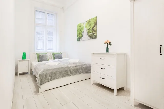 2 Bedrooms, Apartment, Futon Bed, King Bed, 2 Queen Beds, Sofa, Grand Budapest Penthouse 2/5