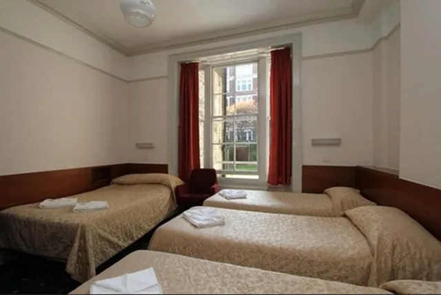 غرفة ثلاثية بسرير مزدوج وسرير فردي، Ridgemount Hotel 2/7