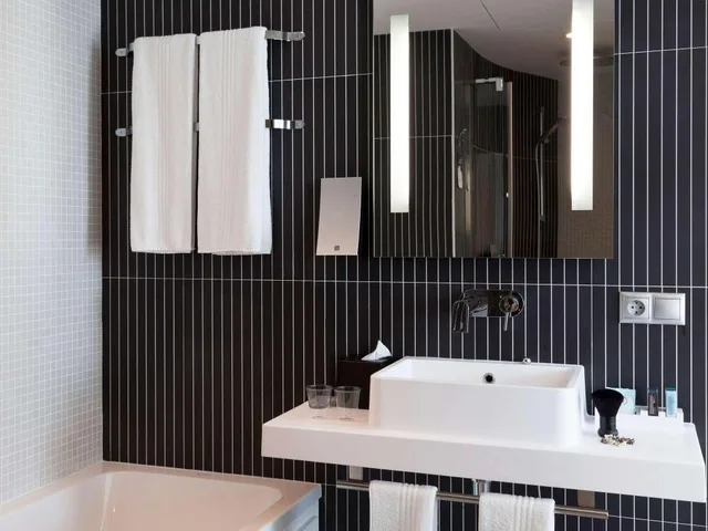 جناح سوبيريور بسريرين منفصلين مع أريكة، Suite Novotel Malaga Centro Hotel 5/7