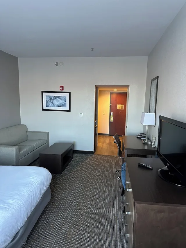 غرفة بسرير كينج لذوي الإعاقة، Wingate by Wyndham Southport 1/7