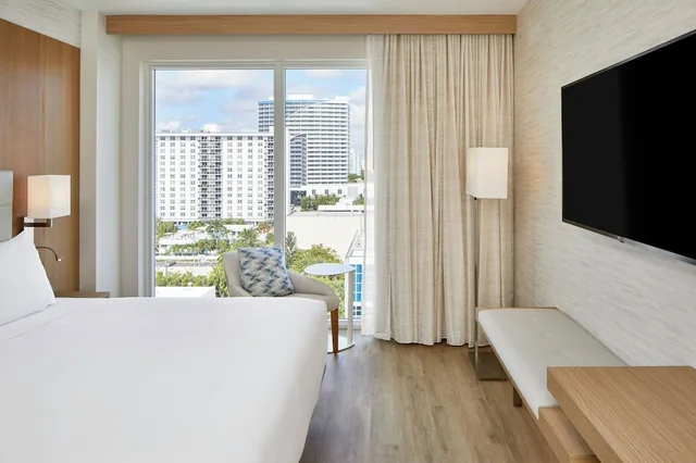 Room, King Bed, Ocean Front, Sofa, Balcony، AC Hotel by Marriott Fort Lauderdale Beach 3/5