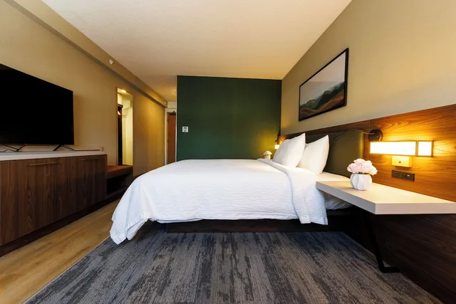 Room, King Bed, Sofa, Monarch Hotel And Conference Center 1/6
