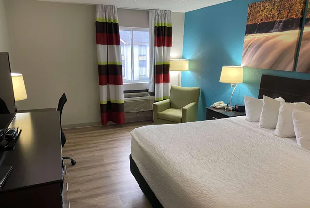 جناح بسرير كينج بغرفتي نوم، Days Inn By Wyndham Carthage 2/3