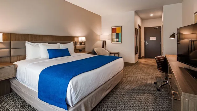 غرفة بسرير كينج لذوي الإعاقة، Wingate by Wyndham Austin North 1/5