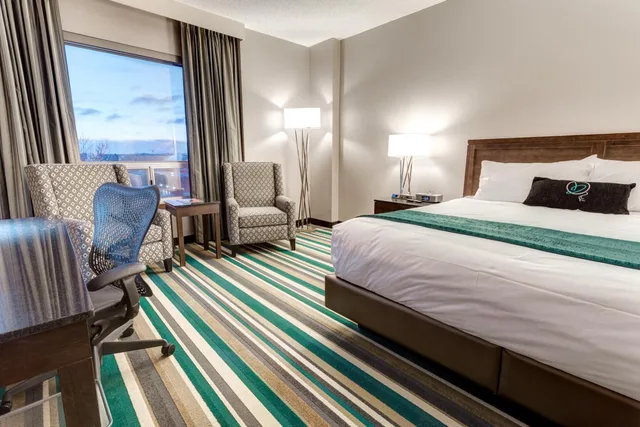 King Bed, Hotel Blackfoot 1/10