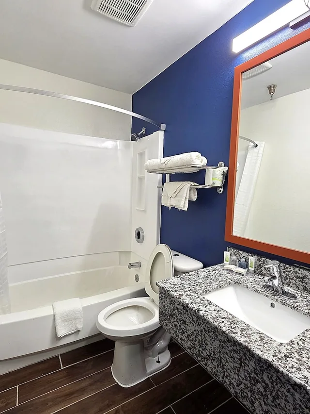 Superior, King Bed, Smoking, Economy 7 Inn Chesapeake - Portsmouth 9/10