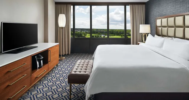 جناح رئاسي بسرير كينج مع أريكة، Hilton Chicago/Oak Brook Hills Resort & Conference Center 1/2