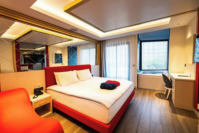 غرفة قياسية بسرير كوين بإطلالة على البحر، Granada Luxury Red Adults Only 16 4/7