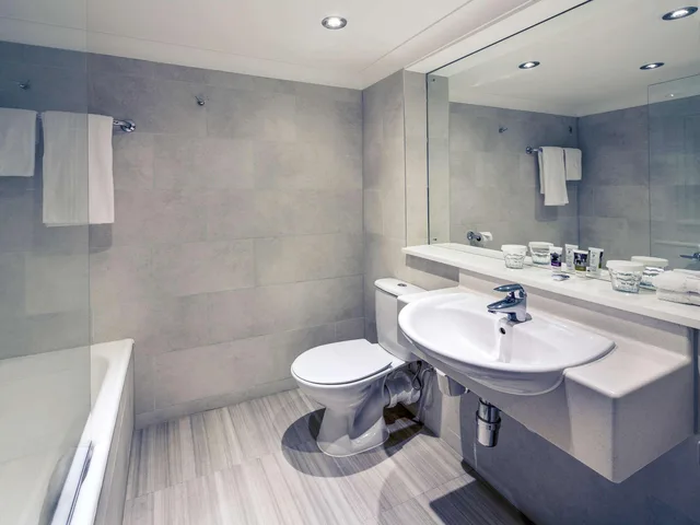 Room, Double Bed, Mercure Manchester Piccadilly 3/4