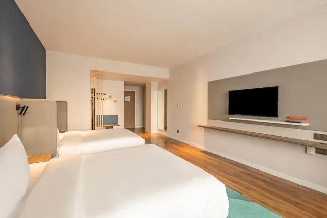 غرفة قياسية بسرير كينج وسرير كوين، Holiday Inn Express Shanghai Jiading New City 5/9