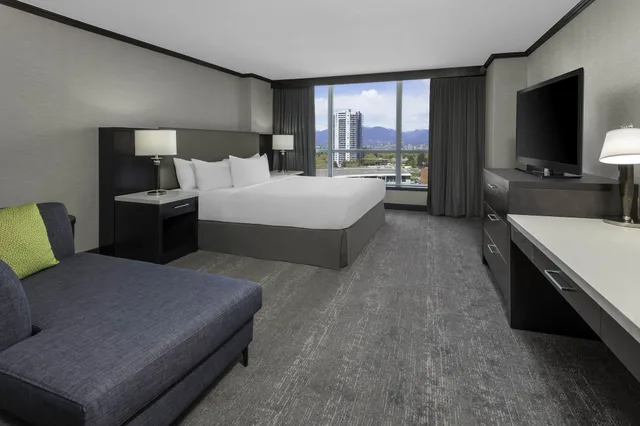 غرفة بسرير كينج لذوي الإعاقة، Hilton Vancouver Metrotown 1/2