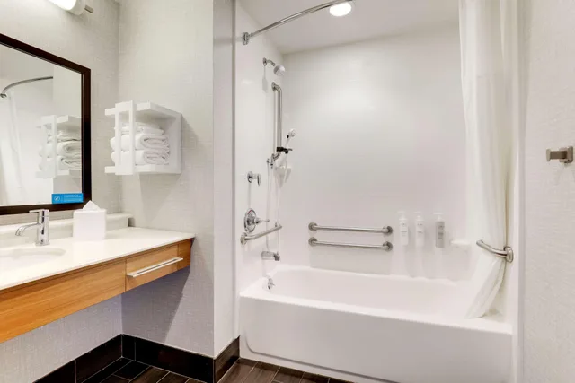 غرفة بسرير مزدوج، Hampton Inn & Suites Rome 5/5