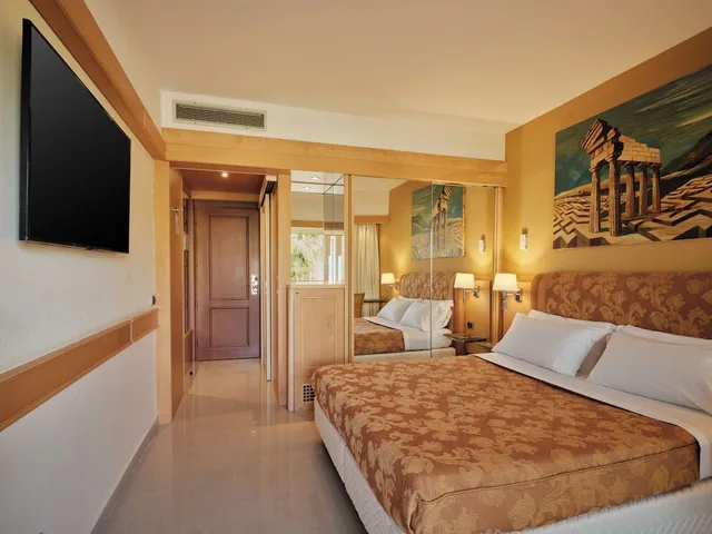 Superior Pool Side - Double، Acacia Resort 2/6