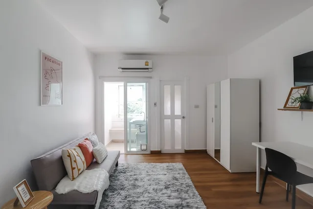 غرفة بزنس بسرير كوين بإطلالة على الحديقة، Link Mansion 4/5
