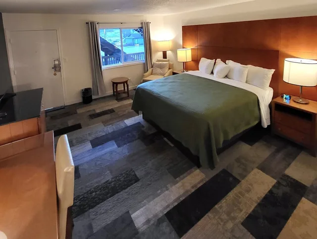 جناح استوديو عائلي بسرير كينج وأسرّة بطابقين، Shelton Inn 1/10