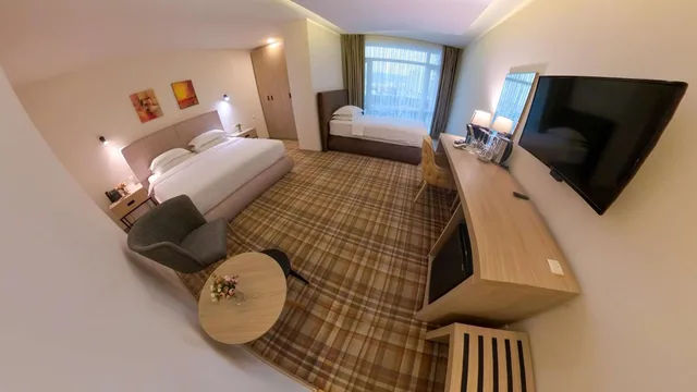 غرفة بسرير كينج وسرير فردي بإطلالة على الجبل بشرفة، Best Western Premier Batumi 15/16
