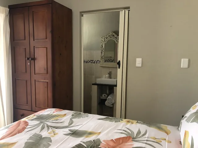 2 Bedrooms, Family, Bungalow, Queen and Twin Beds, Gecko Cottage 3/10