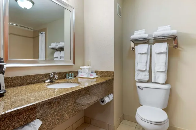جناح بسرير كينج، Best Western Seminole Inn & Suites 2/3
