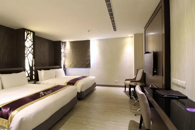 غرفة ديلوكس رباعية بسريرين مزدوجين، J Hotel 3/3
