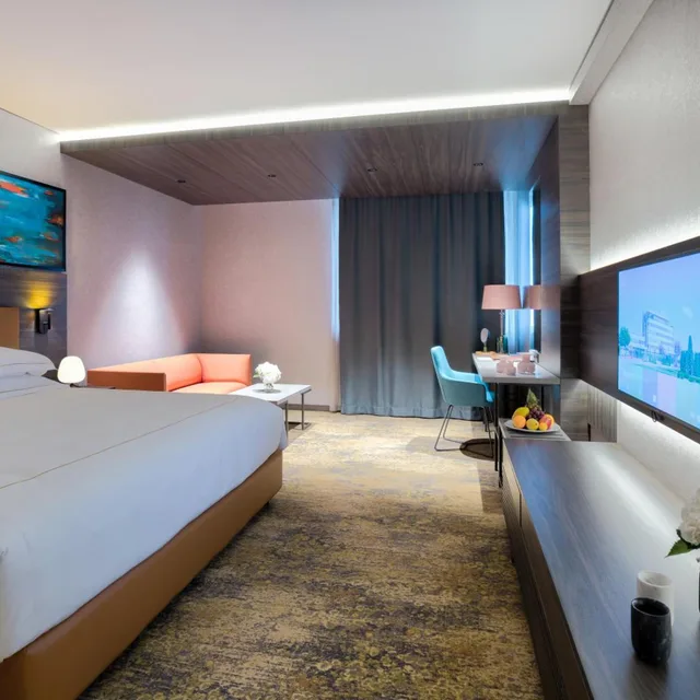 Deluxe, Double Bed, Emerald Hotel 3/9