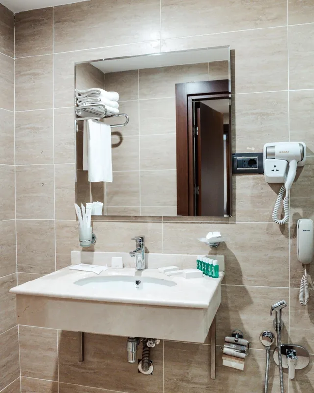 غرفة قياسية بسرير كوين، Diamond Hotel Baku 8/9