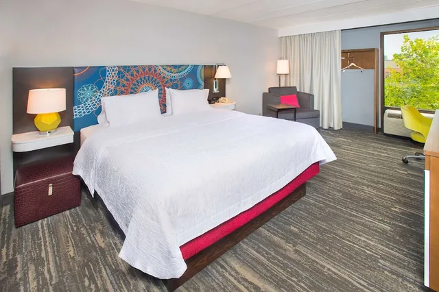 جناح بسرير كوين بغرفة نوم واحدة بمطبخ لذوي الإعاقة، Hampton Inn Suites Annapolis 3/8
