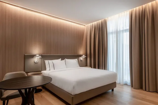 غرفة سوبيريور بسرير كوين بشرفة، AC Hotel by Marriott Clodio Roma 4/6
