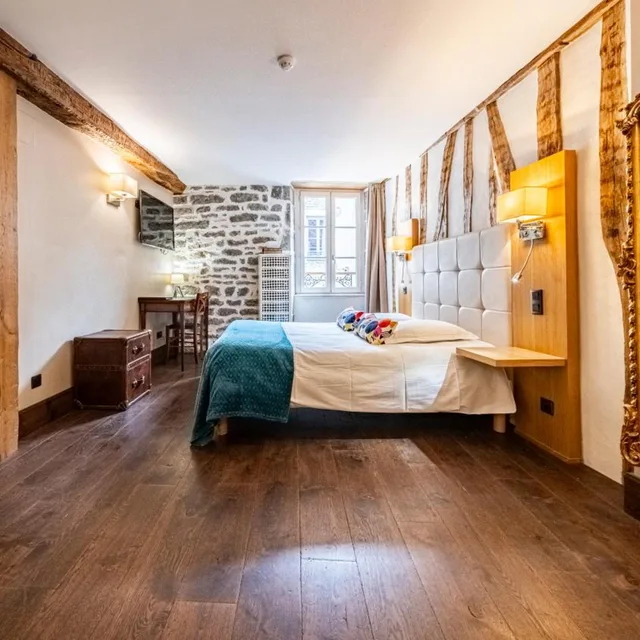 Superior, Double Bed, HOTEL DE LA CÔTE D’OR 3/10