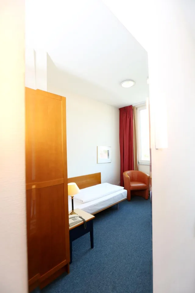 غرفة مفردة، H24 Hoteltow 7/11