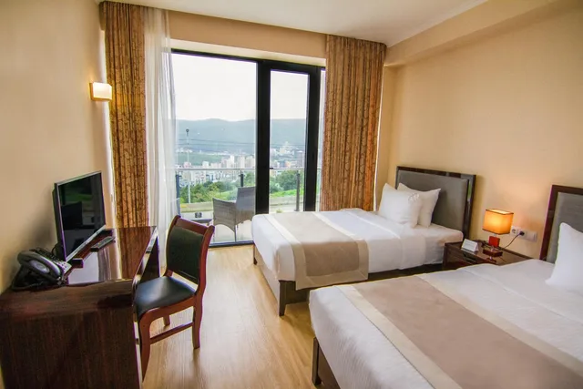 غرفة بسريرين منفصلين بإطلالة على المدينة، Lisi Hills Hotel 6/10