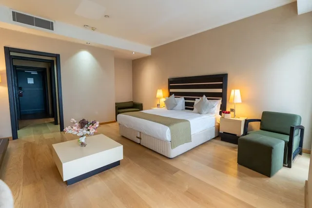 جناح جونيور، Sundance Hotel Istanbul 5/10
