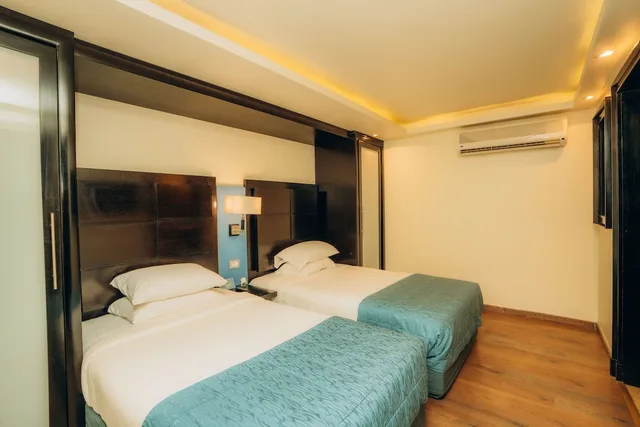 جناح تنفيذي بسرير كينج وسريرين منفصلين، Reef Oasis Blue Bay Resort and Spa 2/4