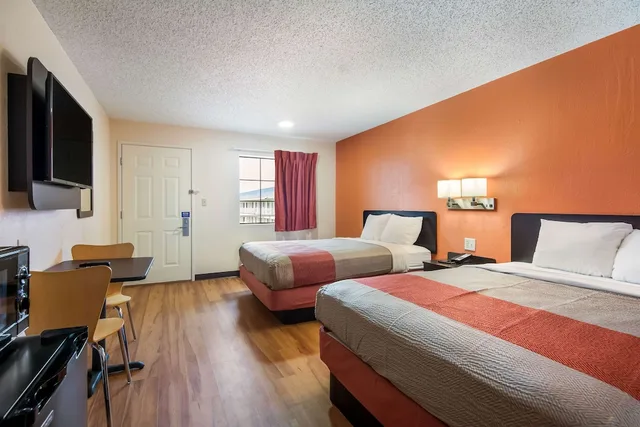 Standard, 2 Double Beds, Motel6 Winnie Tx 1/5